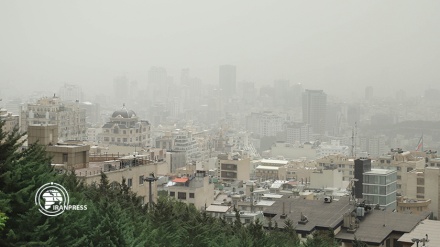 Tehran, scuole e uffici chiusi oggi a causa dell'inquinamento + FOTO