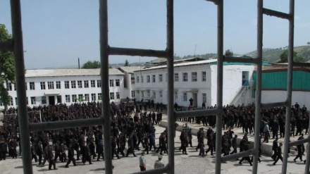 دیدار کارمندان سفارت قرقیزستان در دوشنبه با زندانیان قرقیزی