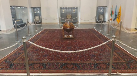 テヘラン市内のゴレスターン宮殿で、各国の文化芸術品展が開催