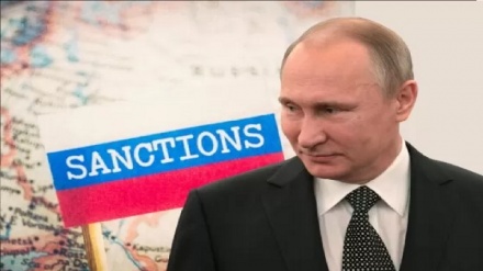 Putin: Russia diventata più forte con le sanzioni