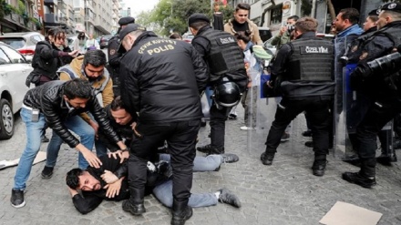 Taksim'de 1 Mayıs: Yüzden fazla kişi gözaltına alındı