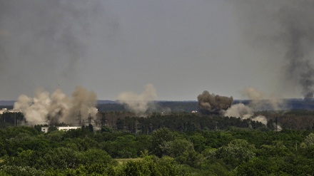  Russia takes control of half of key city in east Ukraine 