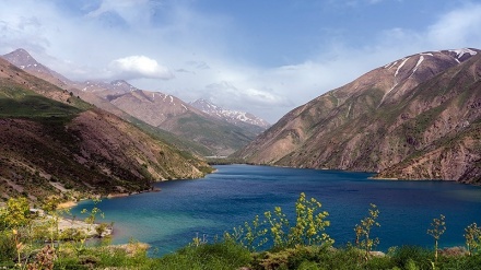 洛雷斯坦省的嘎哈尔（Gahar）湖