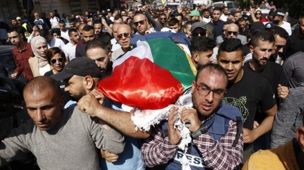 Siyonist katillerin şehit ettiği Ebu Akile için Ramallah'ta cenaze töreni düzenlendi