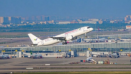 中国首架交付的客机首飞试验成功