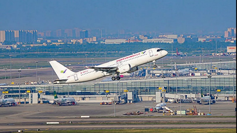 中国首架交付的客机首飞试验成功