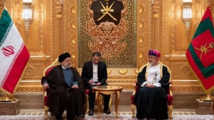 ראיסי נועד עם כלכלנים בכירים בסולטנות עומאן
