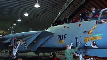 伊朗专家独立完成F-14战机的大修