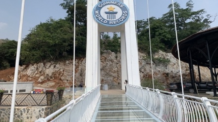 Vietnam, inaugurato ponte di vetro piu' lungo al mondo + VIDEO