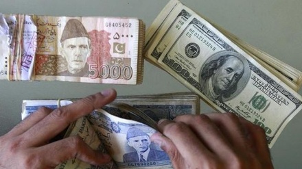 Pakistan, la caduta della Rupia: ai minimi storici contro il dollaro USA