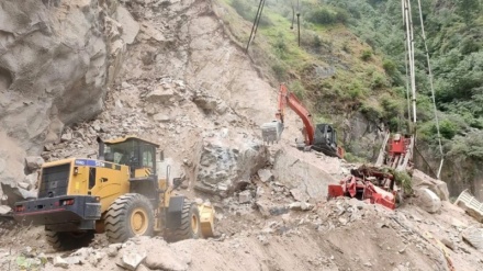 Crolla tunnel nel Kashmir indiano: 10 morti