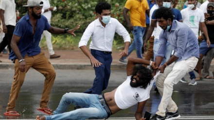 Sri Lanka: scontri di piazza, 5 morti 