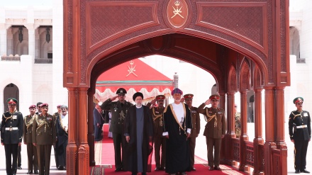 Sambutan Resmi Sultan Oman atas Kunjungan Presiden Iran 