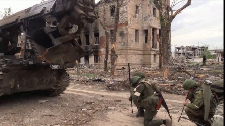 Pasukan Rusia Bersihkan Ranjau di Azovstal, Mariupol