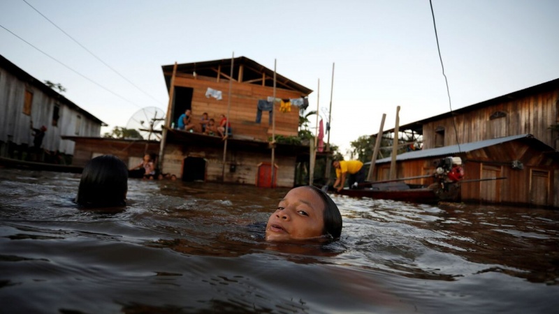 巴西暴雨引发多地山体滑坡 已致30余人死亡