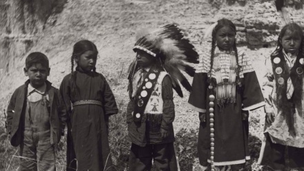 Nasib Anak-Anak Pribumi di Amerika Serikat
