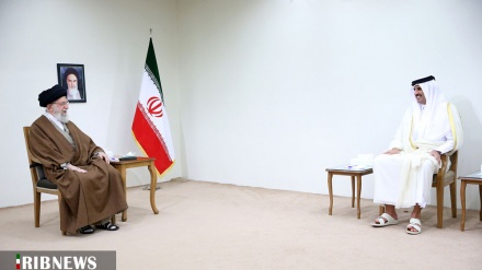 Ğətəri Əmir və çəy nımoyəndə heyəti de İnğılobi Ali Rəhbəri bıə vindemon