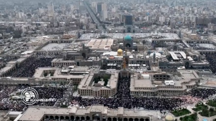 (FOTO) Grande folla alla preghiera fine Ramadan a Mashhad - 2