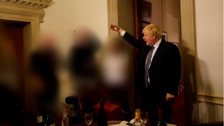 Boris Johnson kërkon sërish falje për skandalin Party Gate