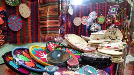 イラン中部ヤズドで、伝統工芸品展開催