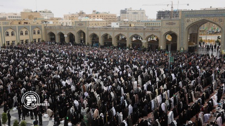 (FOTO) Grande folla alla preghiera fine Ramadan a Mashhad - 1