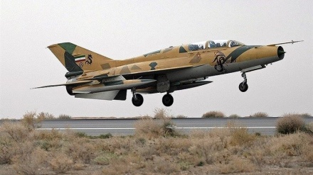 イラン中部で戦闘機1機が墜落