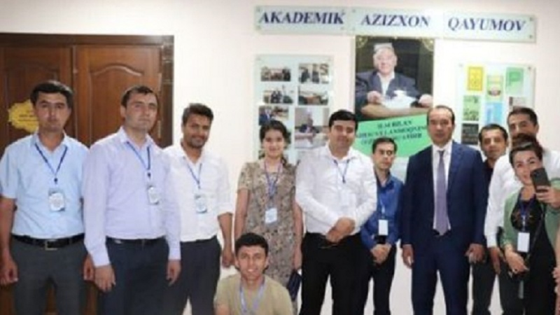 شرکت تعدادی از معلمان تاجیک در دوره بازاموزی کشورازبکستان