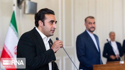 パキスタン外相、「制裁への対抗に当たって、イラン国民を手本にすべき」
