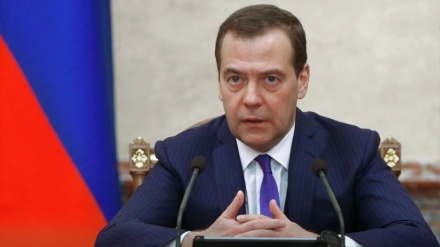 Медведев: Аврупо бо сиёсатҳояш ба иқтисоди худ зарар зад
