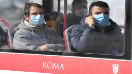 Obbligo mascherina in Italia, possibile proroga per mezzi di trasporto