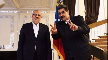 Maduro bespricht Ölexporte in Teheran, während iranischer Tanker in Venezuela ankommt