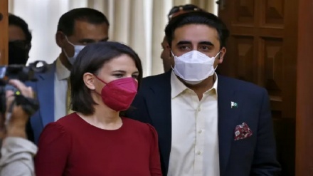 Germania, Baerbock in Pakistan: risultata positiva al Covid 