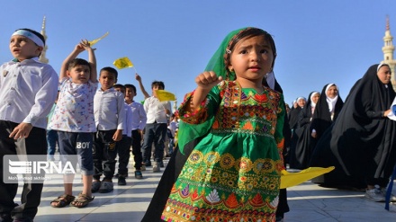 اجرای سرود سلام فرمانده توسط کودکان افغان