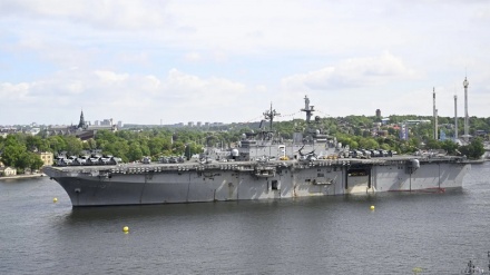 Svezia, Usa Uss Kearsarge, ospita 26 aerei da guerra