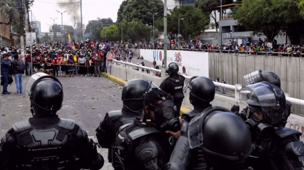  Ecuador protests grow more violent, leaving 2 dead, 100 injured 