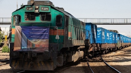 カザフ初のトランジット貨物列車が、イランからトルコへ出発