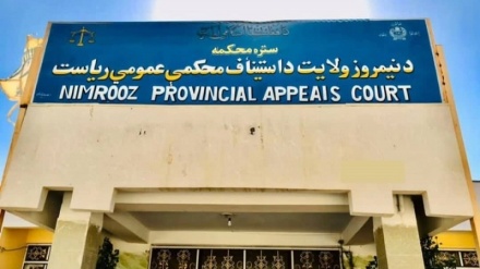 حذف زبان فارسی و بلوچی از سردر دادگاه ولایت نیمروز