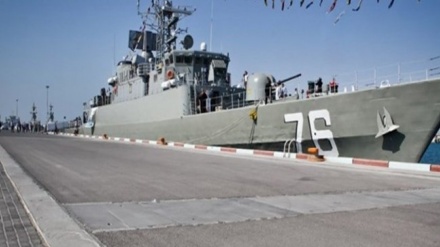 המשחתת צ'מארן עגנה בנמל האי קיש, במפרץ הפרסי