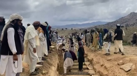 Pemakaman Jenazah Korban Gempa di Afghanistan