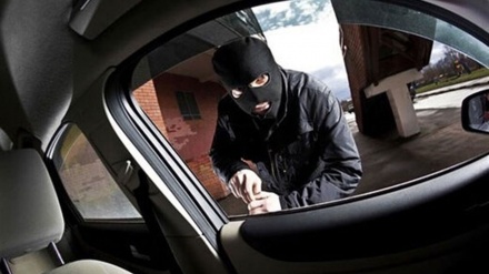 Polisi maşıniku noutbuki dızdiye