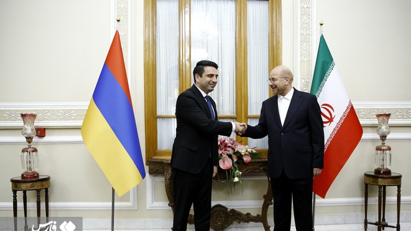 ईरान और आर्मीनिया के बीच व्यापार 50 करोड़ डालर सालाना से बढ़ाकर कई अरब डालर सालाना तक ले जाने का संकल्प