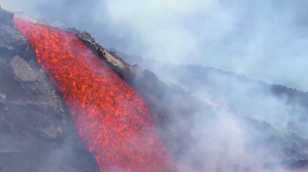 伊シチリア島のエトナ火山が噴火