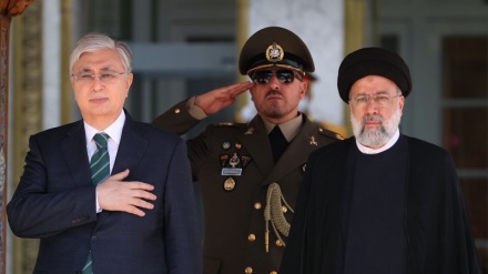 哈萨克斯坦总统抵达伊朗