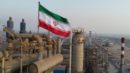 イランの一日の石油輸出量が100万バレルを突破