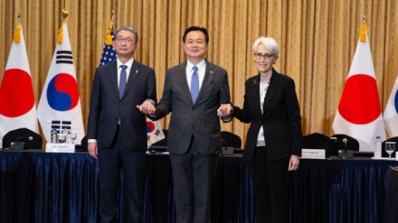 日米韓外務次官が、３カ国の安保協力強化を確認