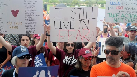 アメリカで拡大する銃規制強化要請と抗議デモ