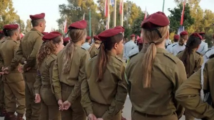 חיילות ישראליות נגד מדי שירות: 