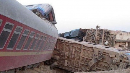 イラン東部で旅客列車が脱線、17人死亡