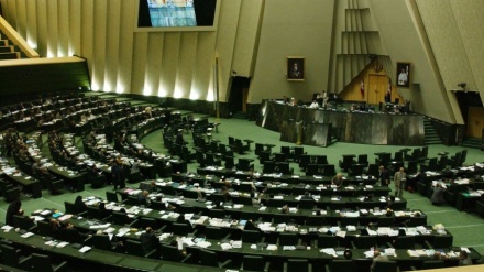 260 חברים במועצת השורא האסלאמית גינו החלטת מועצת הנגידים נגד איראן