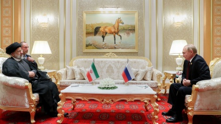 イラン・ロシア首脳が会談、カスピ海沿岸諸国会合の傍らで